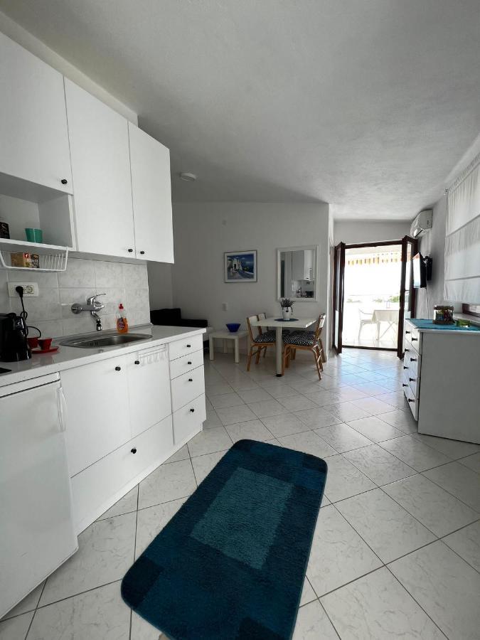 Apartments Milicevic Рогозница Экстерьер фото