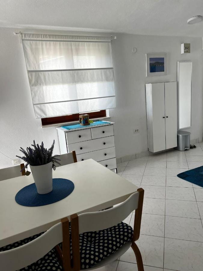 Apartments Milicevic Рогозница Экстерьер фото